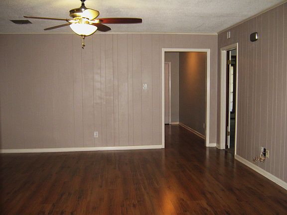 2nd image of 1413 Chatsworth Dr