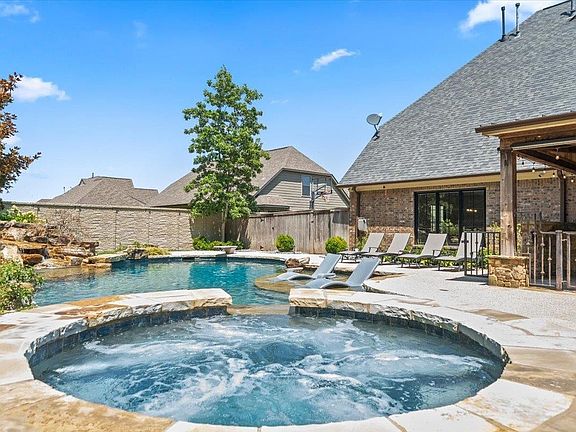 3rd image of 6257 Willow Walk Way