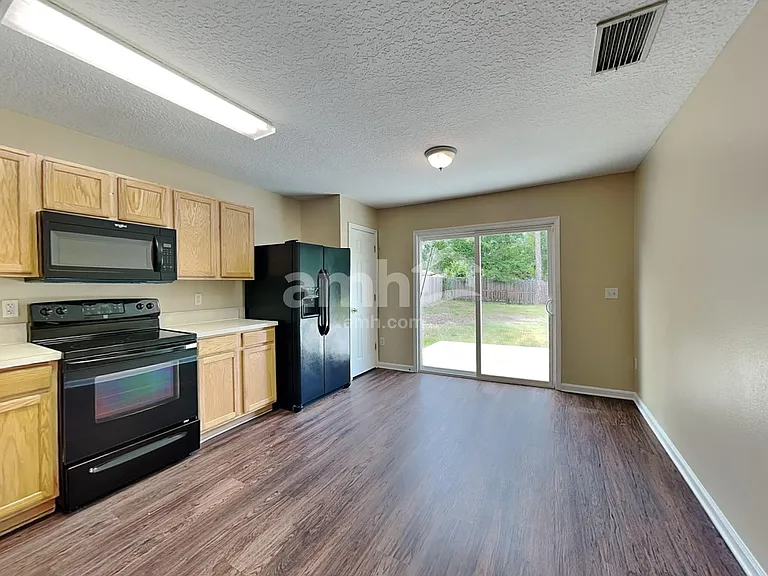 1211 Spring Creek Ct — Photo 3