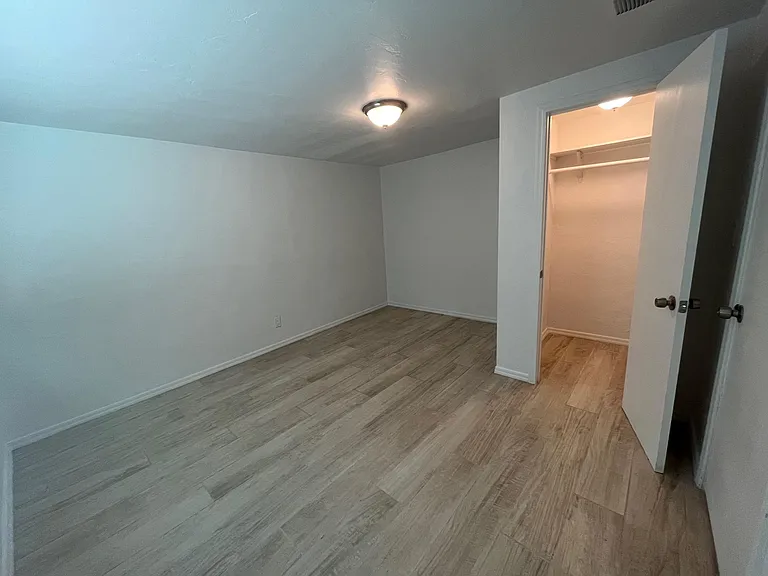 326 W Illinois St #2 — Photo 11