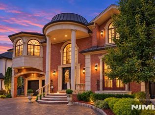 2 Euclid Rd, Fort Lee, NJ 07024