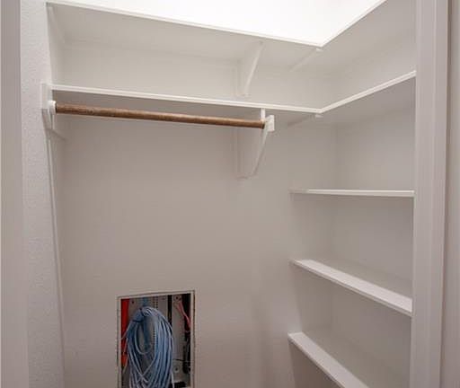 5th image of 3209 Rose Hill Ln