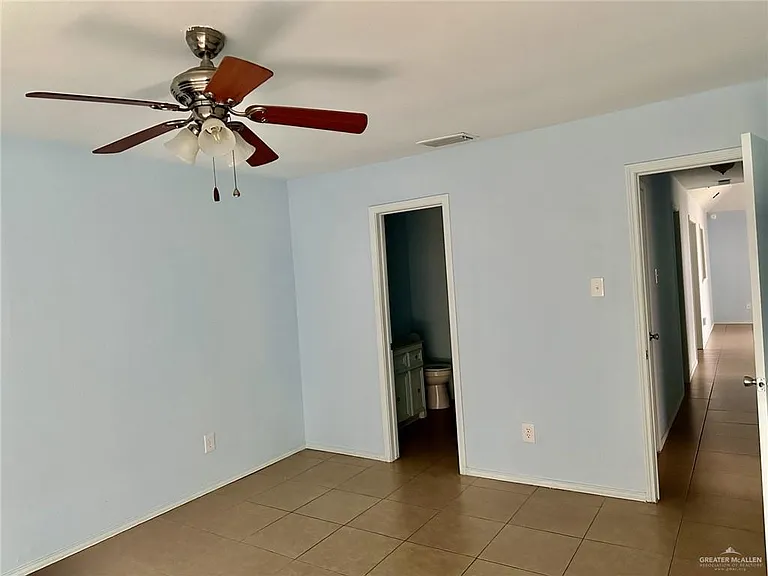 700 W Iris Ave — Photo 24