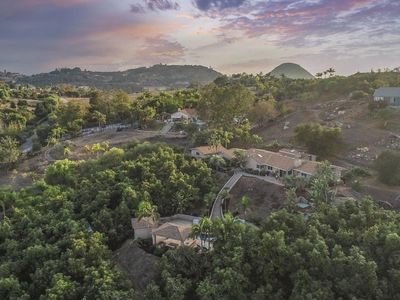 837 Del Valle Dr, Fallbrook, CA, 92028