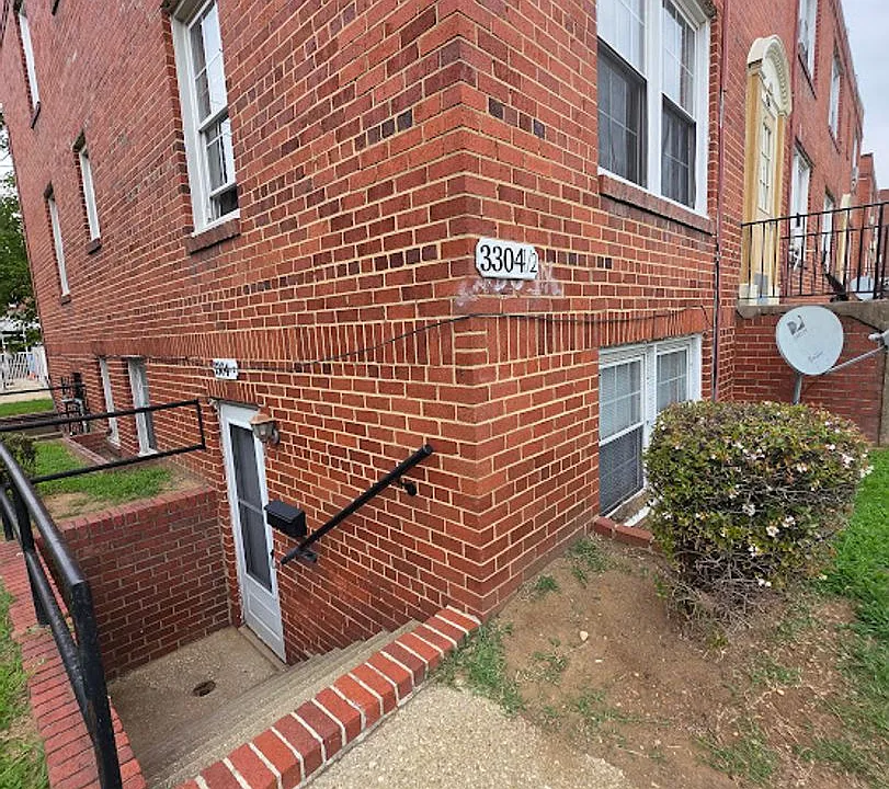 3304.5 E Capitol St NE