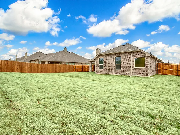638 Devonshire Ln — Photo 34
