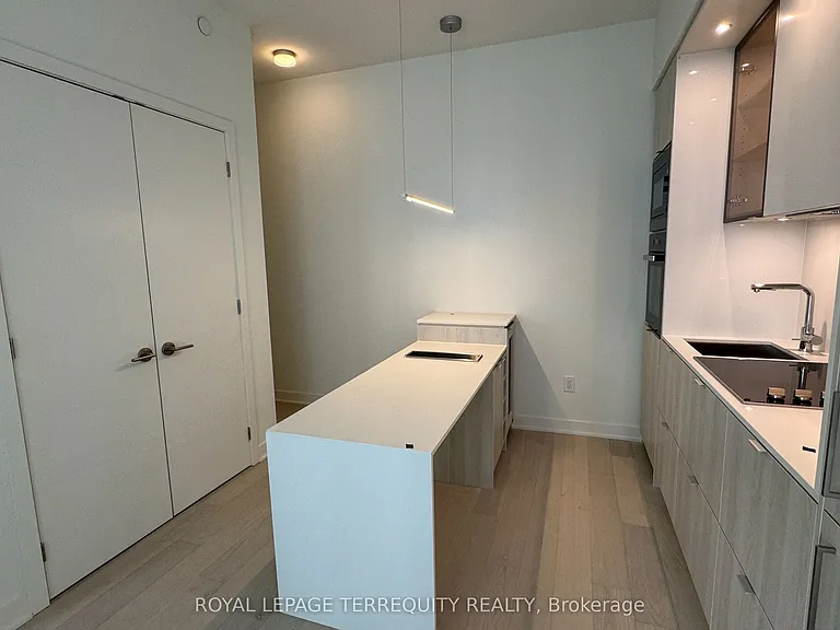 11 Yorkville Ave #4906 — Photo 11