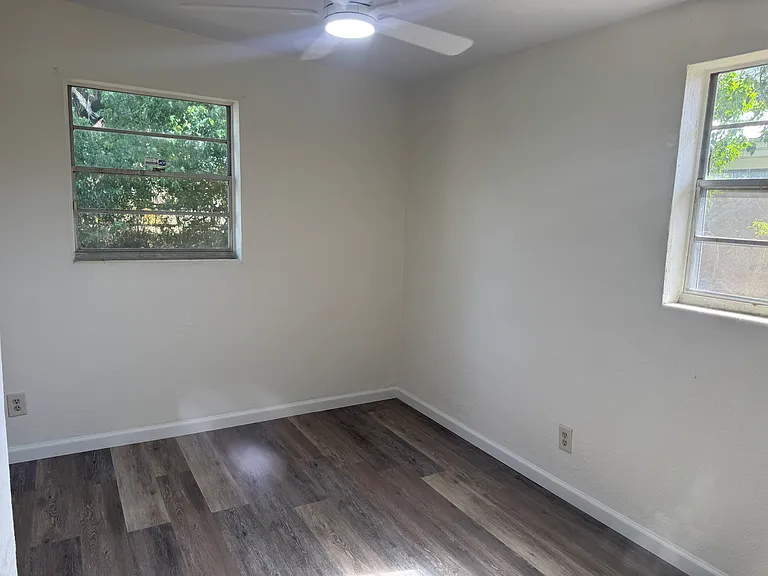 1016 Ardoon St — Photo 14