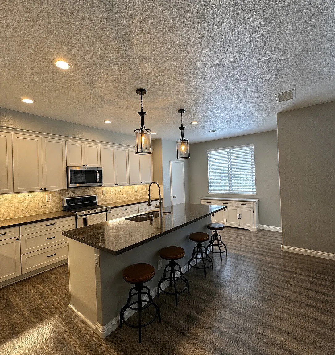 5 bed, 3067 sqft, $4,100 — Photo 3