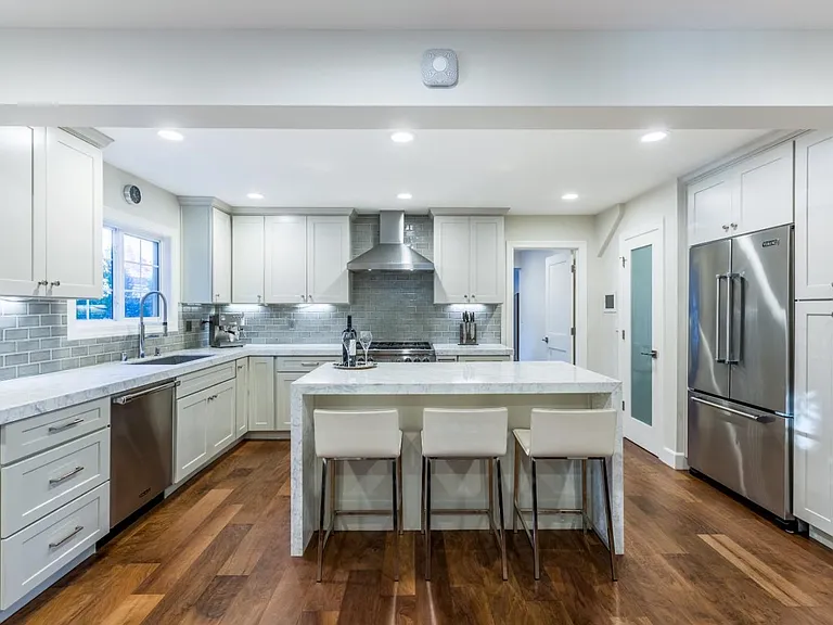 1831 Hurst Ave — Photo 10