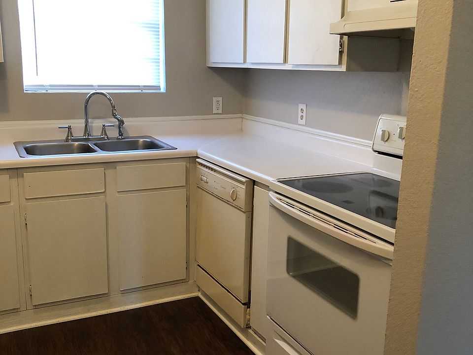 1st image of 921 NW Summercrest Blvd APT A