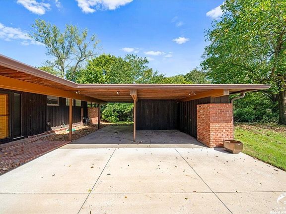 4th image of 2404 Orchard Ln