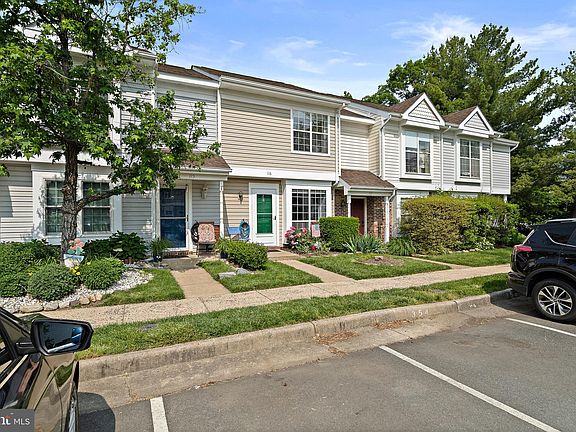 2nd image of 116 Saint Charles Sq