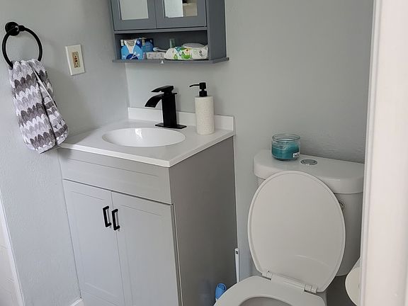 4th image of 1403 Arrowsmith Ave #1