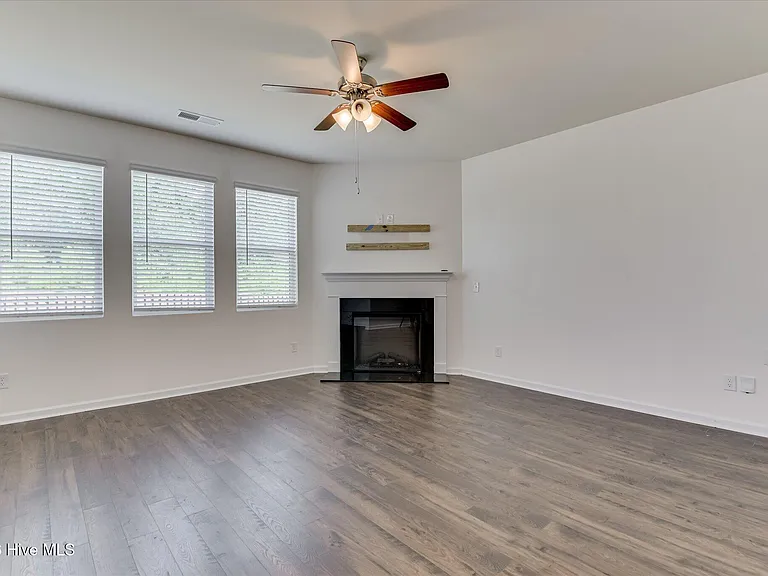 1147 Sims Dr — Photo 8