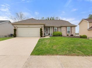 1919 Fox Pointe Dr, Arnold, MO 63010