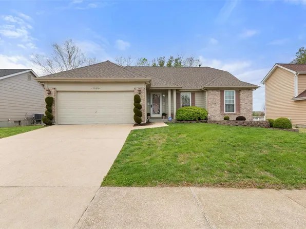 1919 Fox Pointe Dr, Arnold, MO 63010