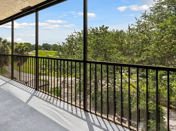 200 W Jacaranda Country Club Drive #3c, Plantation, FL 33324