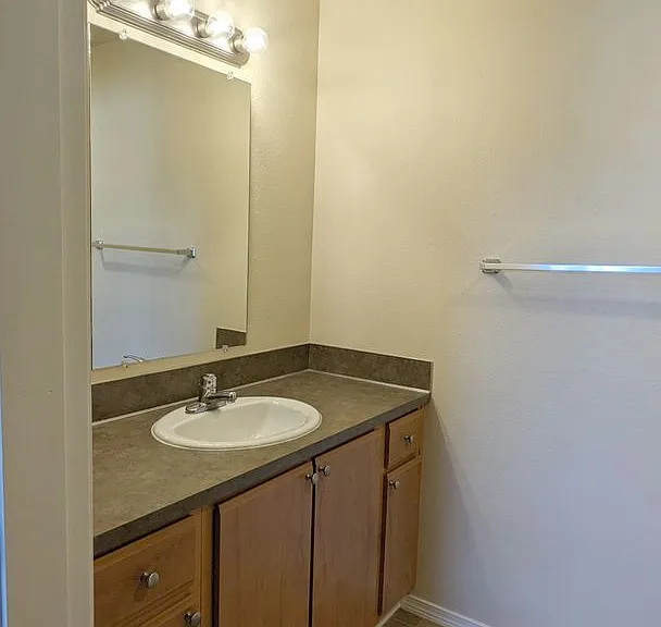 Wellesley Park Apartments — Photo 138