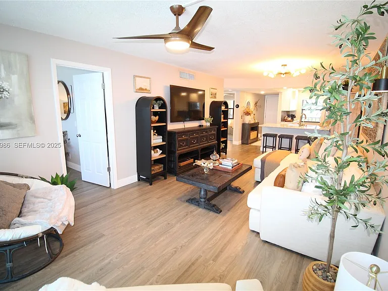 7370 S Ocean Dr #715 — Photo 2