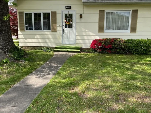 1001 Glendale St, Benton, IL 62812