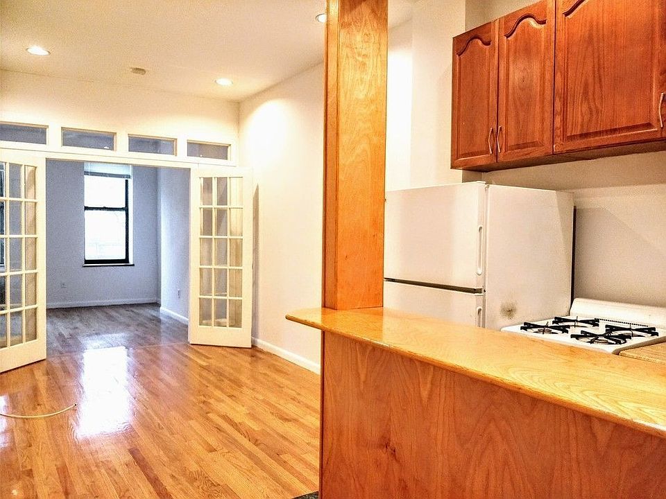 2nd image of 1415 2nd Ave #1A