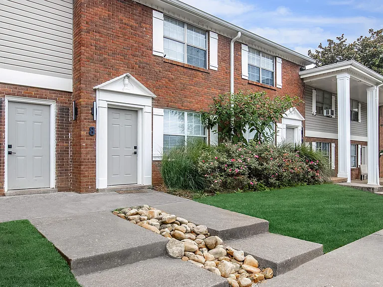 Brentwood Hills Luxury Townhomes — Photo 20