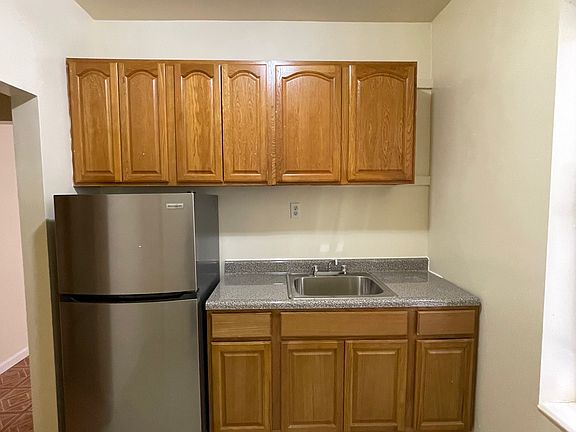2nd image of 250 Crown St #7