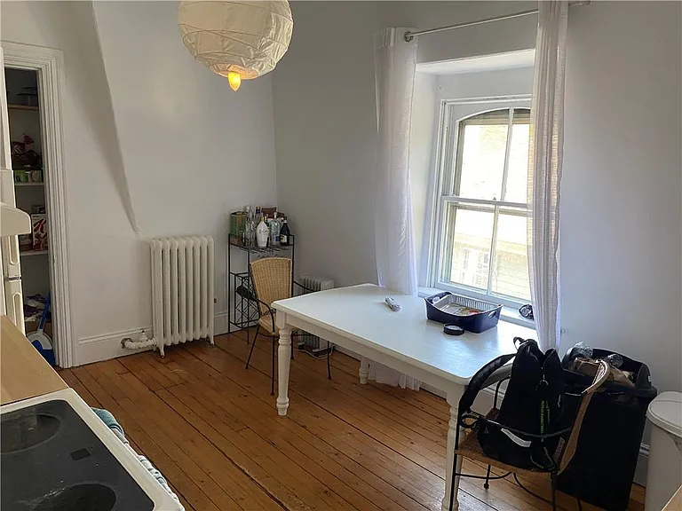 10 Clarke St — Photo 2