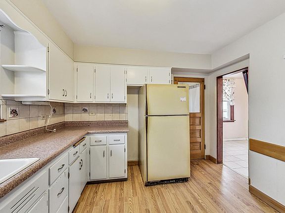 4th image of 3234 N Orange Ave