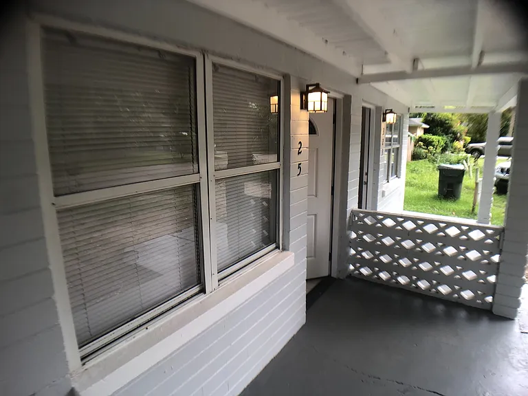 323 & 325 N Caroline St — Photo 2