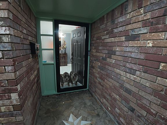 2nd image of 2009 S Memorial Ct