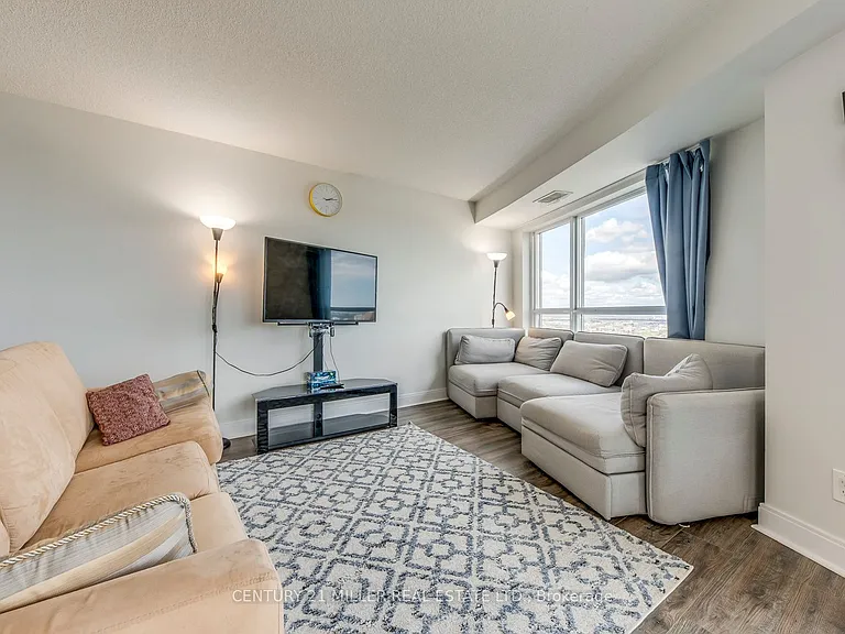 125 Village Green Sq #3803 — Photo 7