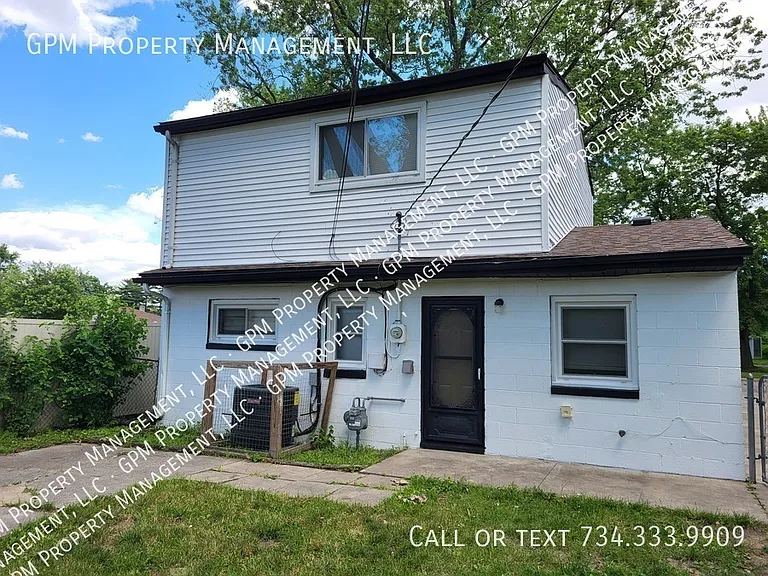 11764 Syracuse St — Photo 3