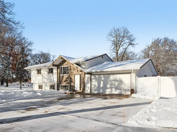 677 Highway 96 W, Shoreview, MN 55126