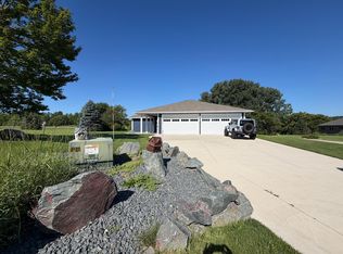 1740 Bay Oaks Dr, Albert Lea, MN 56007