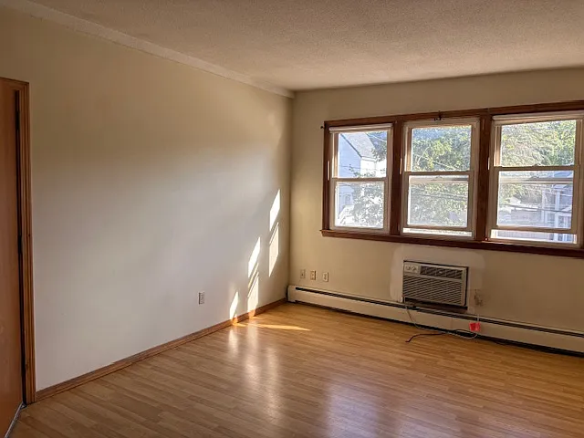 2 bed, 1000 sqft, $1,950 — Photo 2