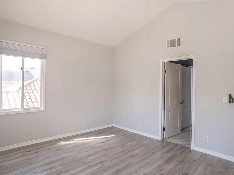 24825 Alexandra Ct — Photo 42