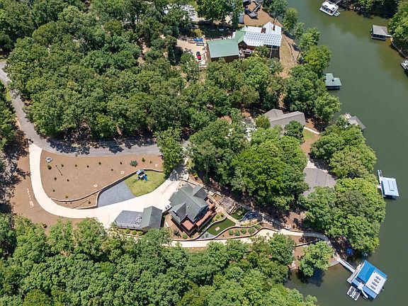 3rd image of 70 Camellia Ln