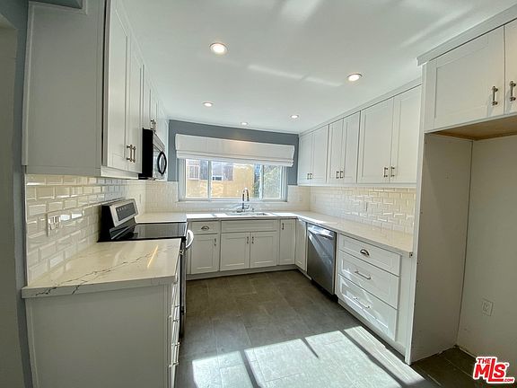 5th image of 500 S Oak Knoll Ave Unit 12