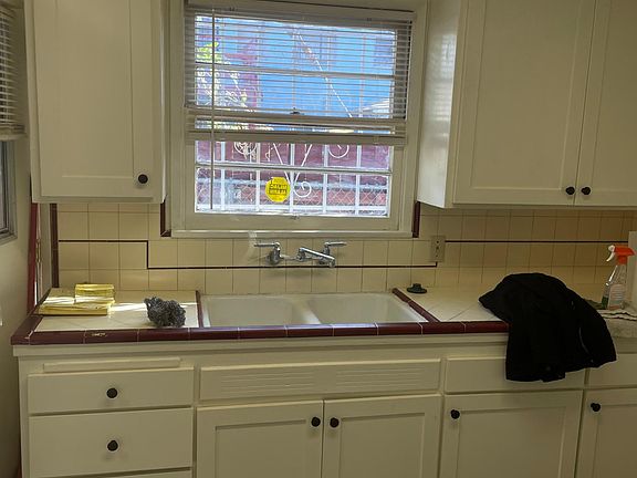 5th image of 130 E 16th St