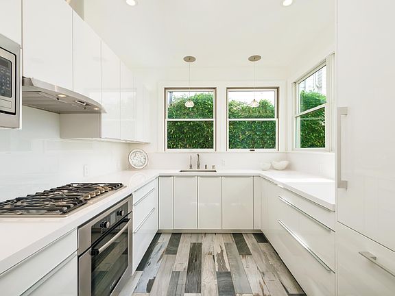 2nd image of 2035 Greenwich St #A
