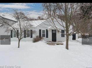 1750 Orchid St, Waterford, MI 48328