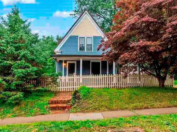 1107 E Burlington St, Iowa City, IA 52240