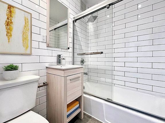 5th image of 456 W 22nd St #4