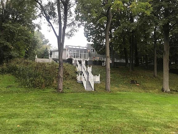 2nd image of 50800 Lilac Rd