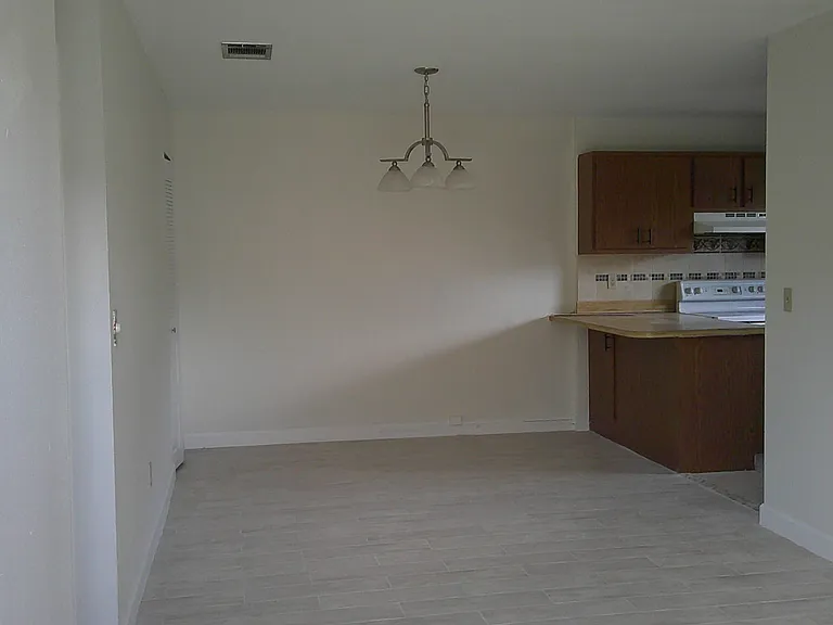1350 SE La Haven Ct — Photo 4