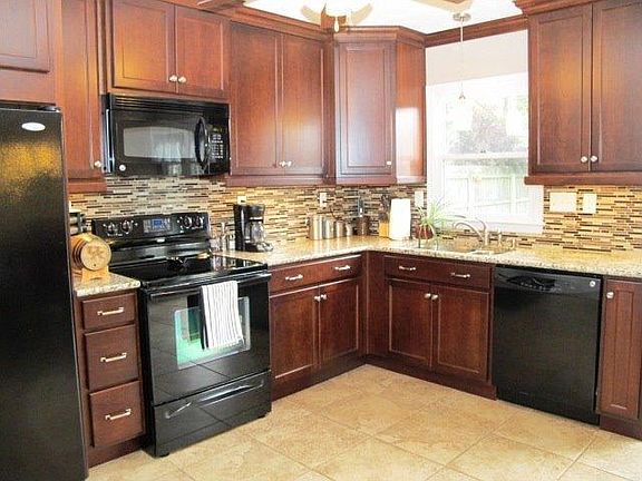 3rd image of 3765 Bingham Dr