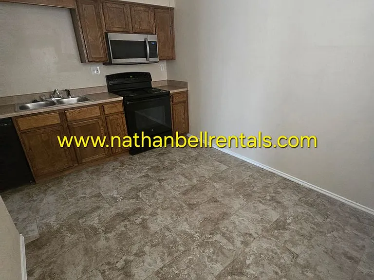 1665-1679 Ballard Dr — Photo 2