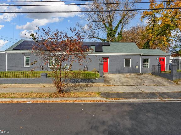 2nd image of 1101 51st Pl NE